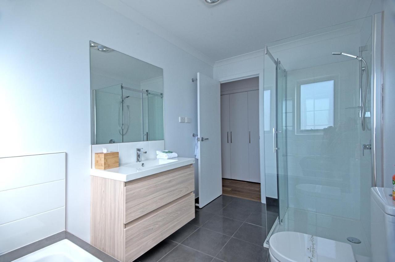 Sandbar Beach House Villa Coles Bay Esterno foto